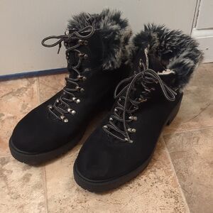 Cozy Black Fur-Lined Winter Boots